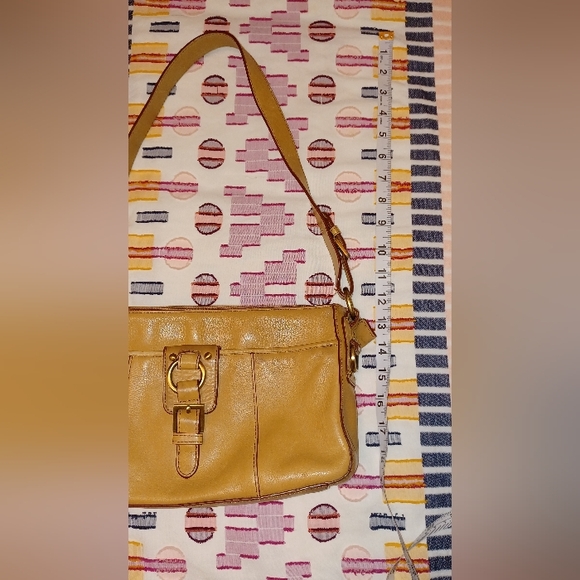 Etienne Aigner light brown/ tan leather shoulder handbag - Picture 16 of 16